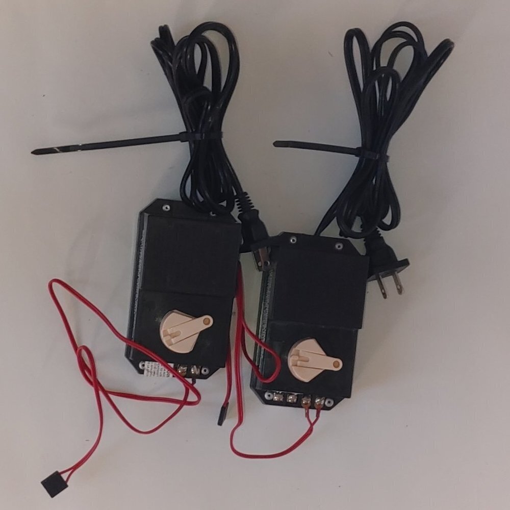 Pair of Bachmann HO or N Scale Model Railway Transformer Model 6607C